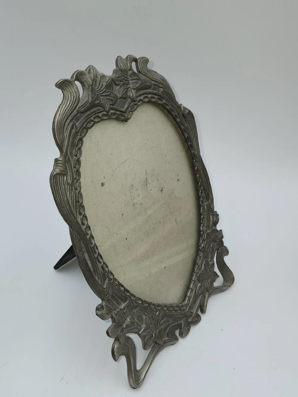 Vintage Ornate Antique-Style Silver Tone Flower Tulip Heart Picture Frame